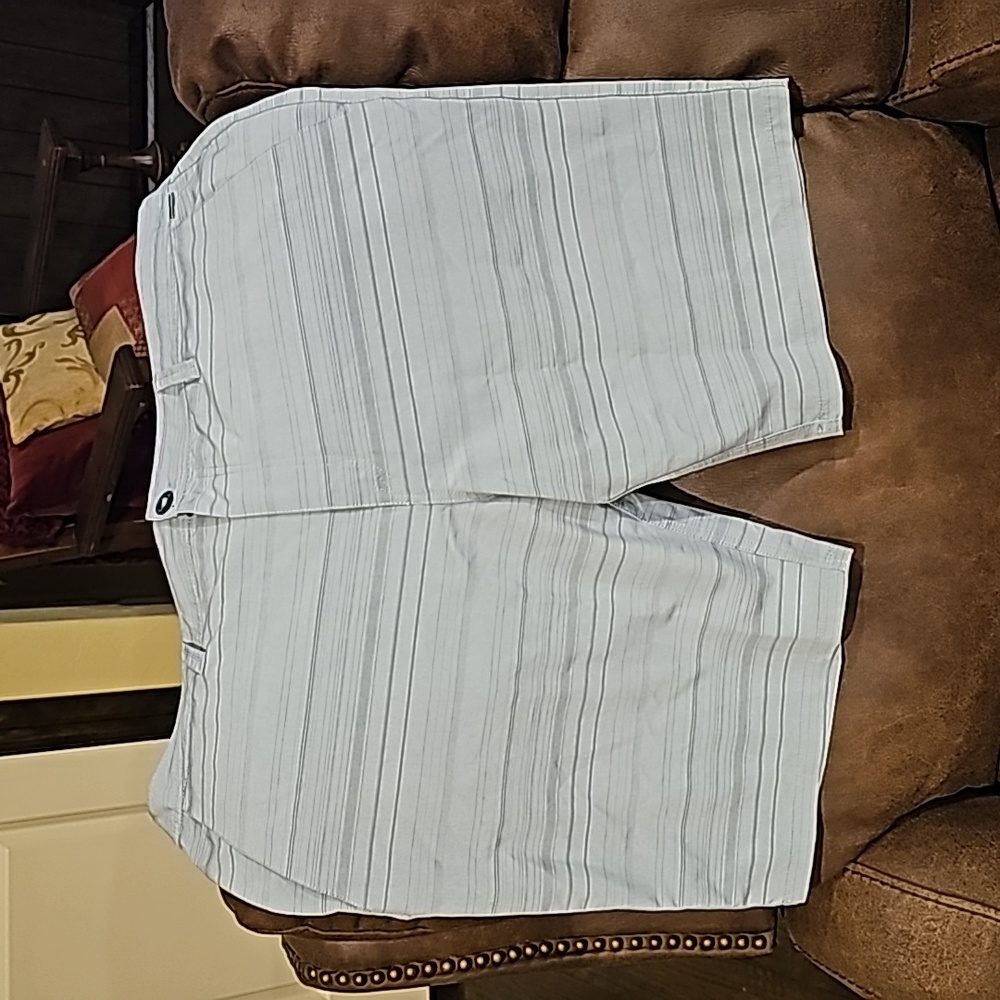 Volcom shorts light blue stripe size 40
